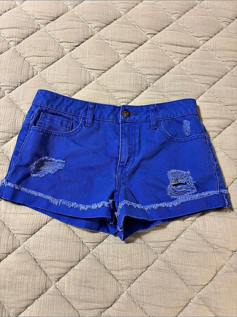 Forever 21 Women's Distressed Denim Shorts Waist 27 Blue